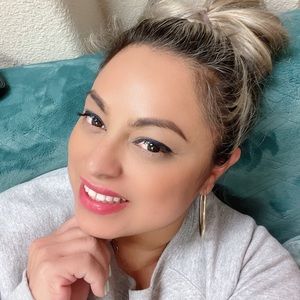 Meet your Posher, Iris